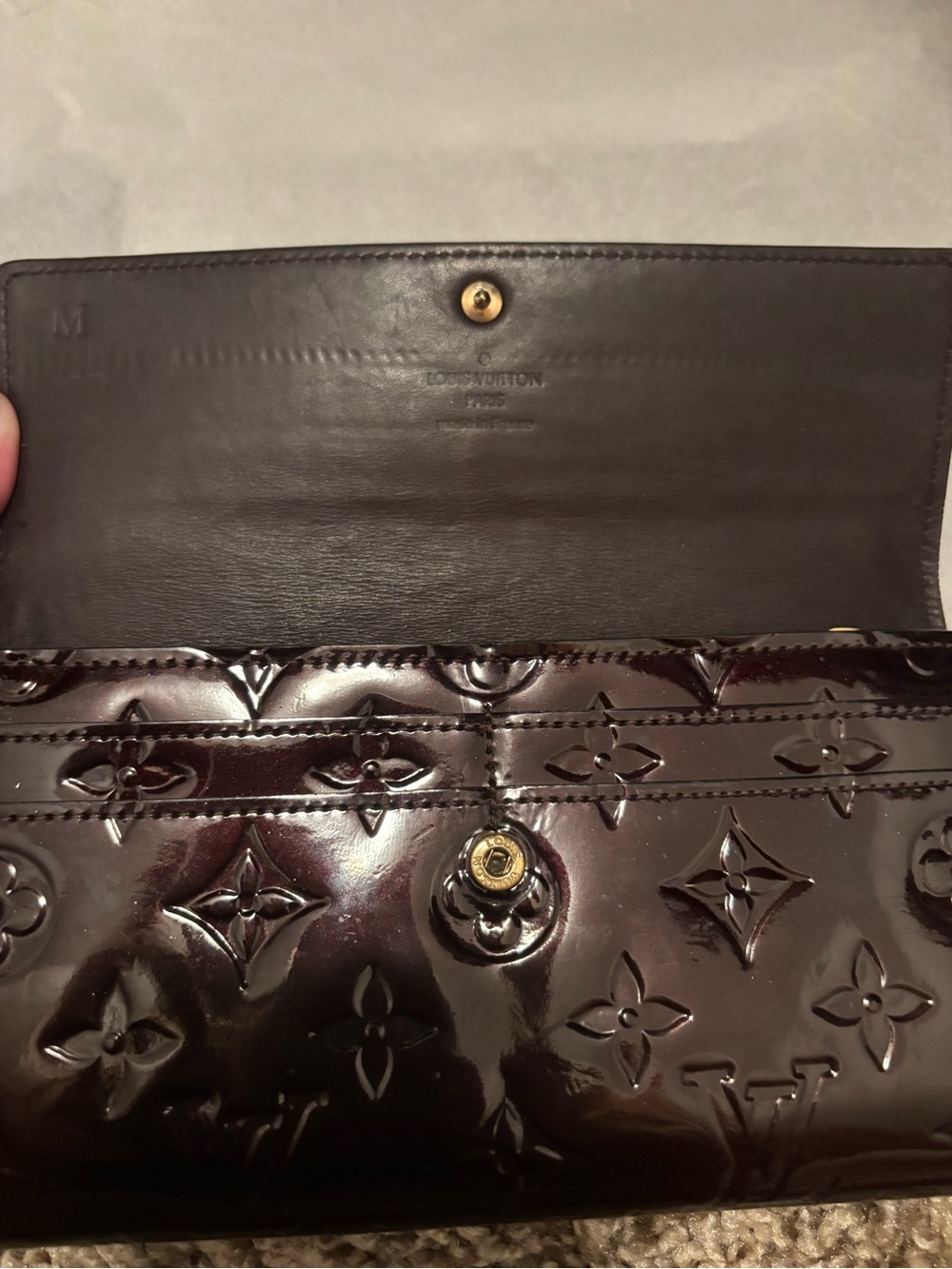 Louis Vuitton Amarante Vernis Patent Monogram Sara Envelope Wallet - Picture 12 of 14